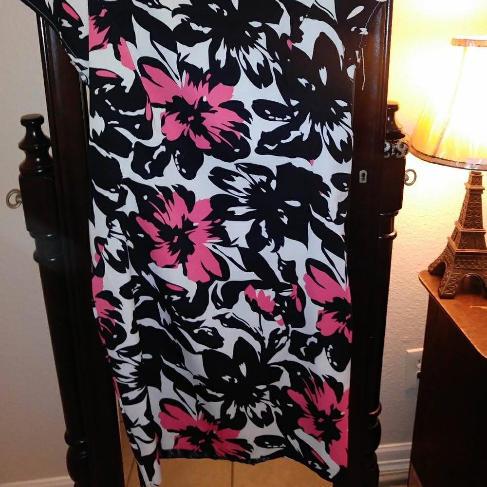 Dress - Picture 4 of 4